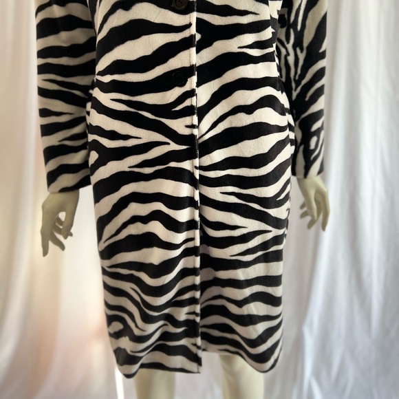 Chic Zebra Patterned Coat - Picture 5 of 11
